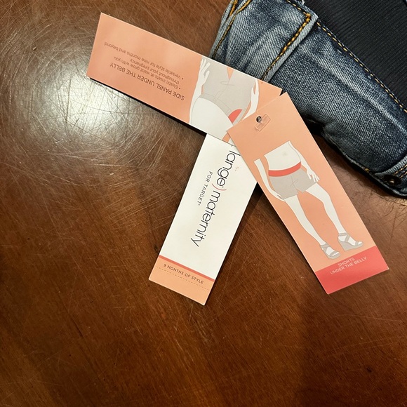 NWT Liz Lange Maternity for Target Bermuda Jean Shorts, Size M - Picture 3 of 3